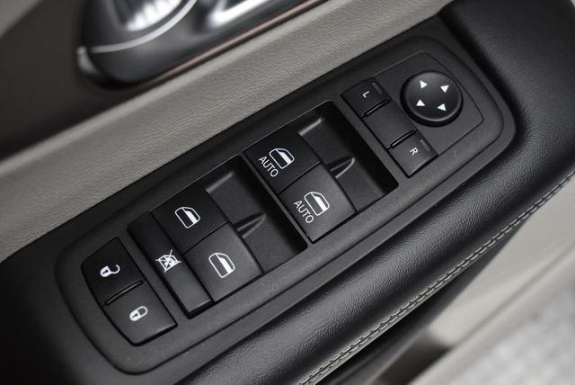 2023 Chrysler Voyager LX - 22968496 - 9