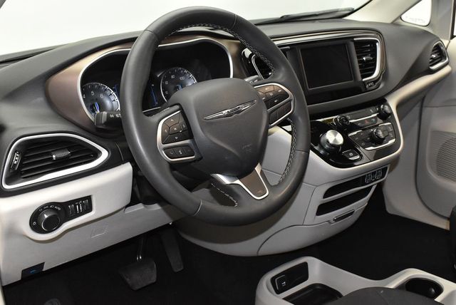 2023 Chrysler Voyager LX - 22968496 - 13