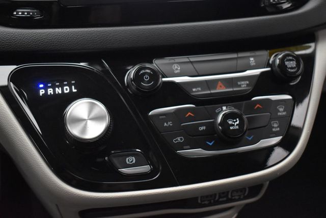 2023 Chrysler Voyager LX - 22968496 - 18