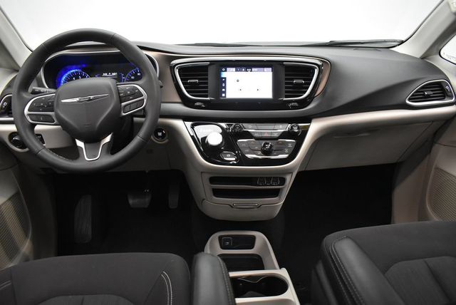 2023 Chrysler Voyager LX - 22968496 - 25