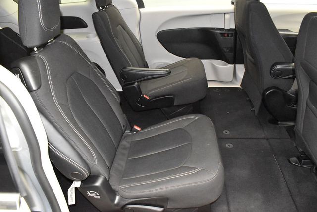 2023 Chrysler Voyager LX - 22968496 - 26