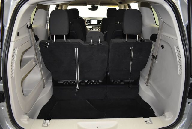 2023 Chrysler Voyager LX - 22968496 - 34