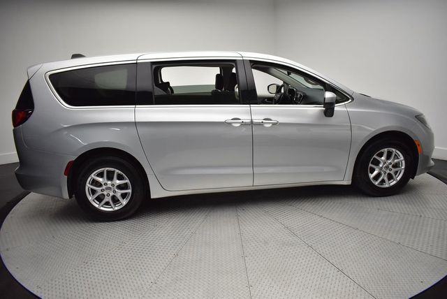 2023 Chrysler Voyager LX - 22968496 - 3