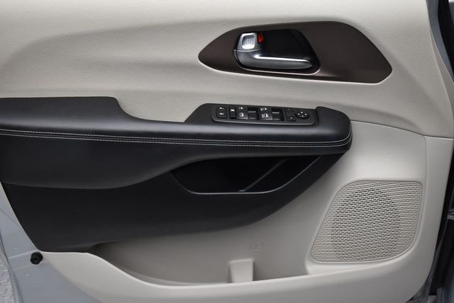 2023 Chrysler Voyager LX - 22968496 - 8