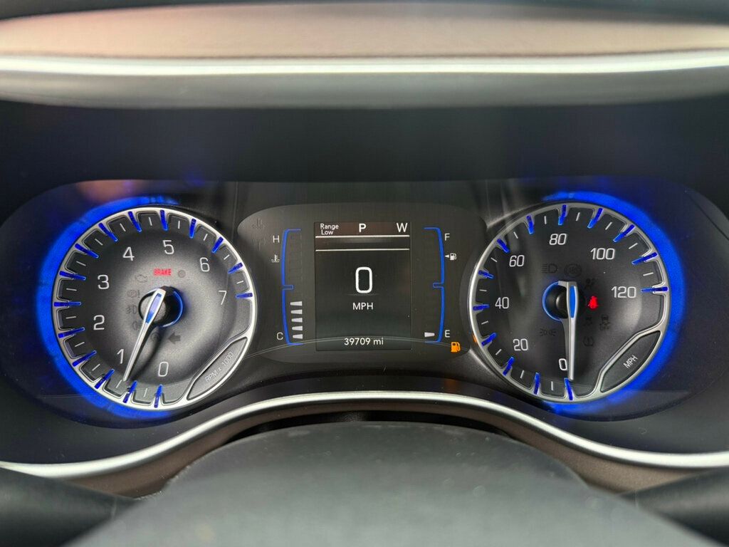 2023 Chrysler Voyager LX photo 4