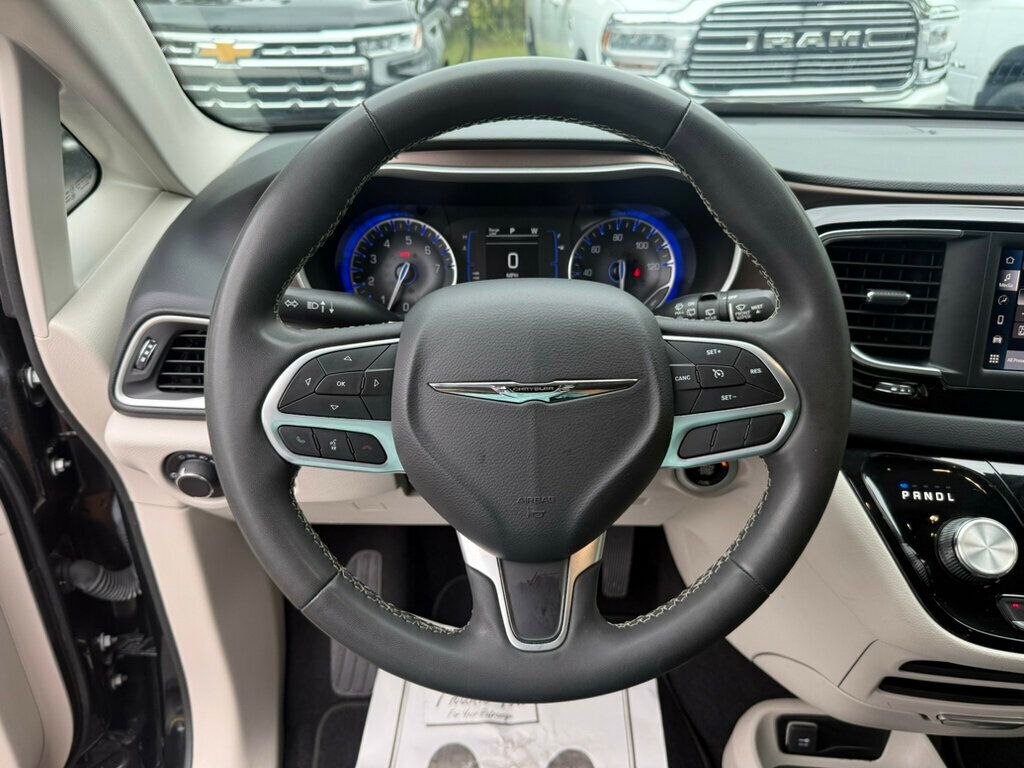 2023 Chrysler Voyager LX photo 5