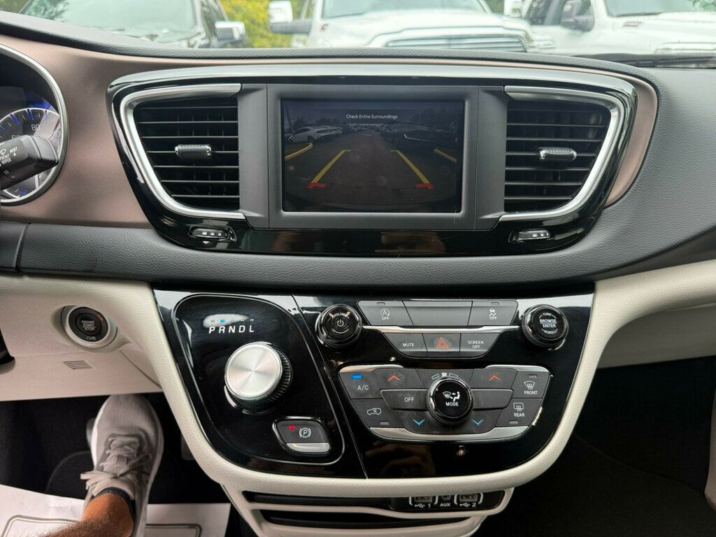 2023 Chrysler Voyager LX photo 6