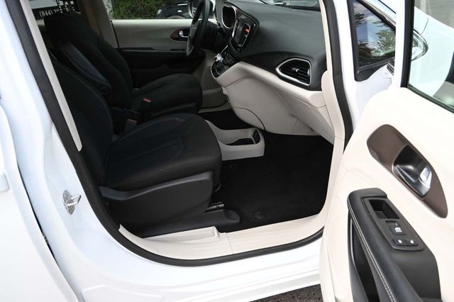 2023 Chrysler Voyager LX Mobility Handicap Van - 22917643 - 14