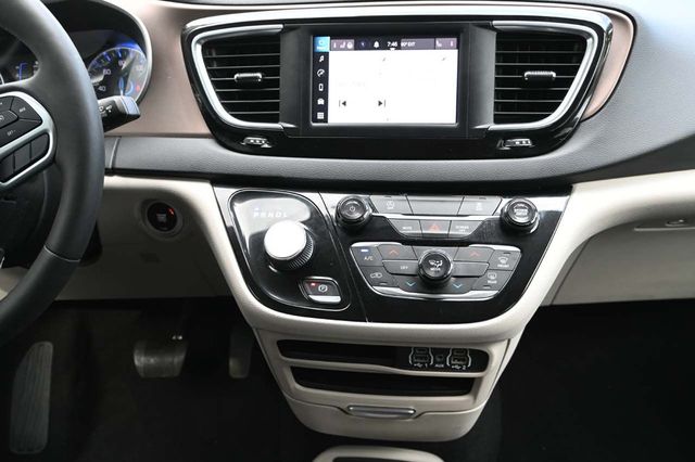 2023 Chrysler Voyager LX Mobility Handicap Van - 22917643 - 23