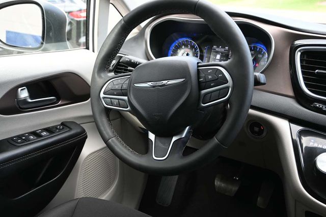 2023 Chrysler Voyager LX Mobility Handicap Van - 22917643 - 24