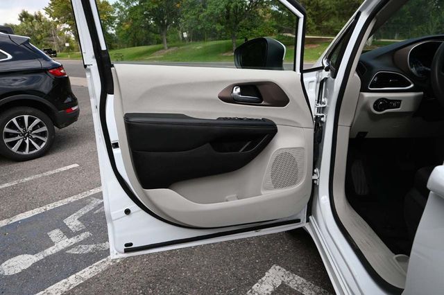 2023 Chrysler Voyager LX Mobility Handicap Van - 22917643 - 28