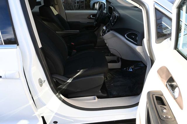 2023 Chrysler Voyager LX Mobility Handicap Van - 22999961 - 14