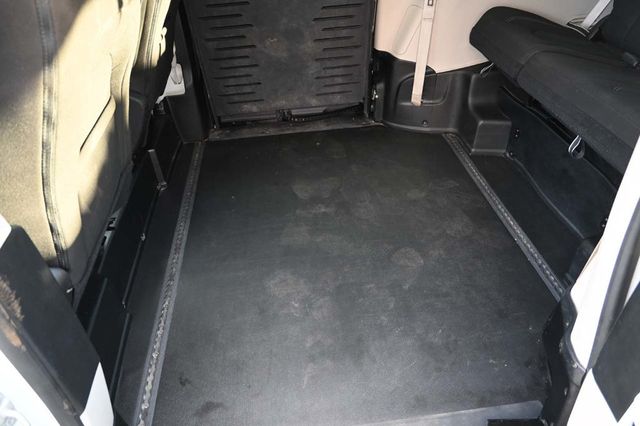 2023 Chrysler Voyager LX Mobility Handicap Van - 22999961 - 25