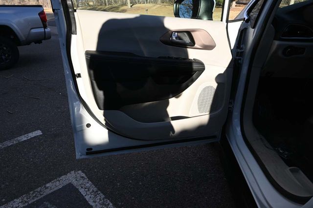 2023 Chrysler Voyager LX Mobility Handicap Van - 22999961 - 27
