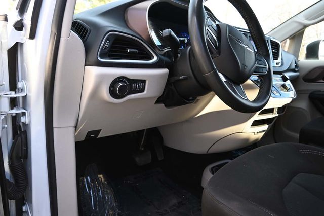 2023 Chrysler Voyager LX Mobility Handicap Van - 22999961 - 28