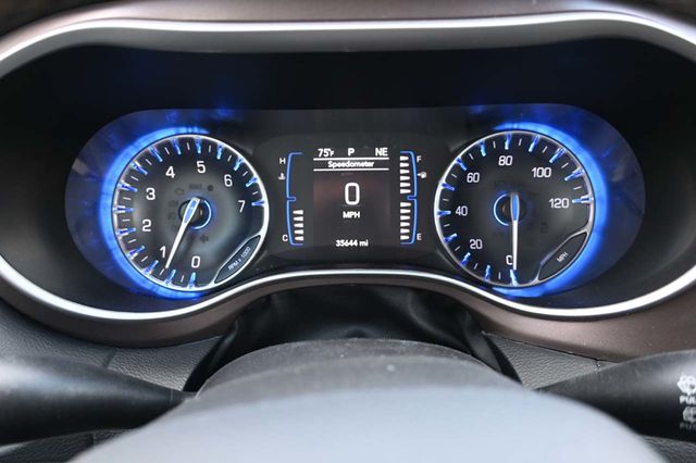 2023 Chrysler Voyager LX Mobility Handicap Van - 22999961 - 33