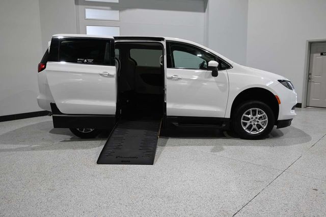 2023 Chrysler Voyager LX Mobility Handicap Van - 23059521 - 16