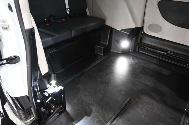 2023 Chrysler Voyager LX Mobility Handicap Van - 23059521 - 17