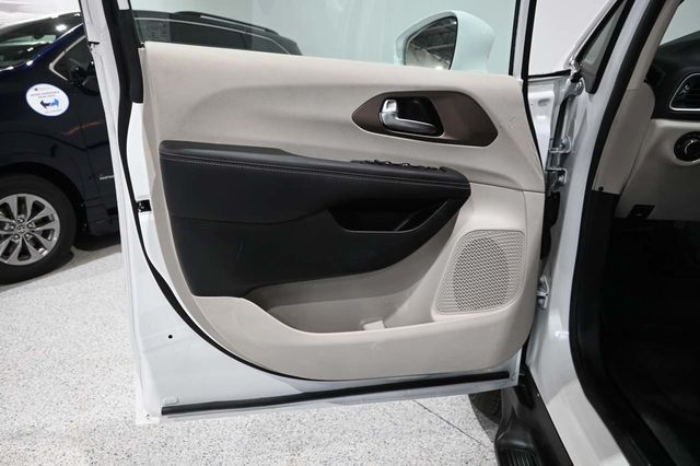 2023 Chrysler Voyager LX Mobility Handicap Van - 23059521 - 29
