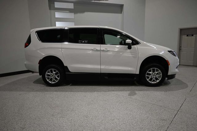 2023 Chrysler Voyager LX Mobility Handicap Van - 23059521 - 5