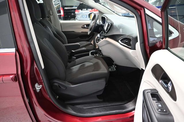2023 Chrysler Voyager LX Mobility Handicap Van - 23063685 - 14