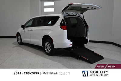 2023 Chrysler Voyager