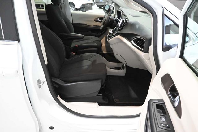 2023 Chrysler Voyager LX Mobility Handicap Van - 23100680 - 14