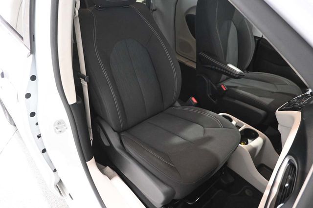 2023 Chrysler Voyager LX Mobility Handicap Van - 23100680 - 15