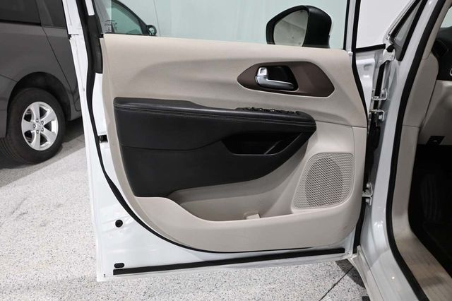 2023 Chrysler Voyager LX Mobility Handicap Van - 23100680 - 34