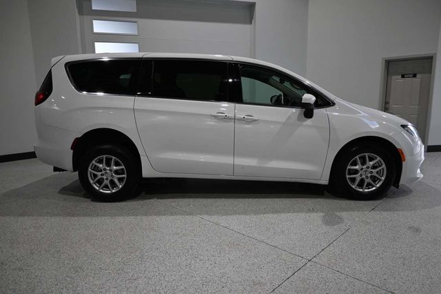 2023 Chrysler Voyager LX Mobility Handicap Van - 23100680 - 4