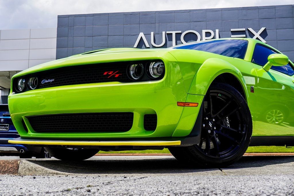 2023 Dodge Challenger R/T Scat Pack Widebody photo 2