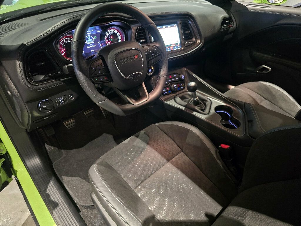 2023 Dodge Challenger R/TScatPackWidebody/RWD/TechnologyGroup/PlusPkg/CarbonInteriorPk - 23090366 - 14