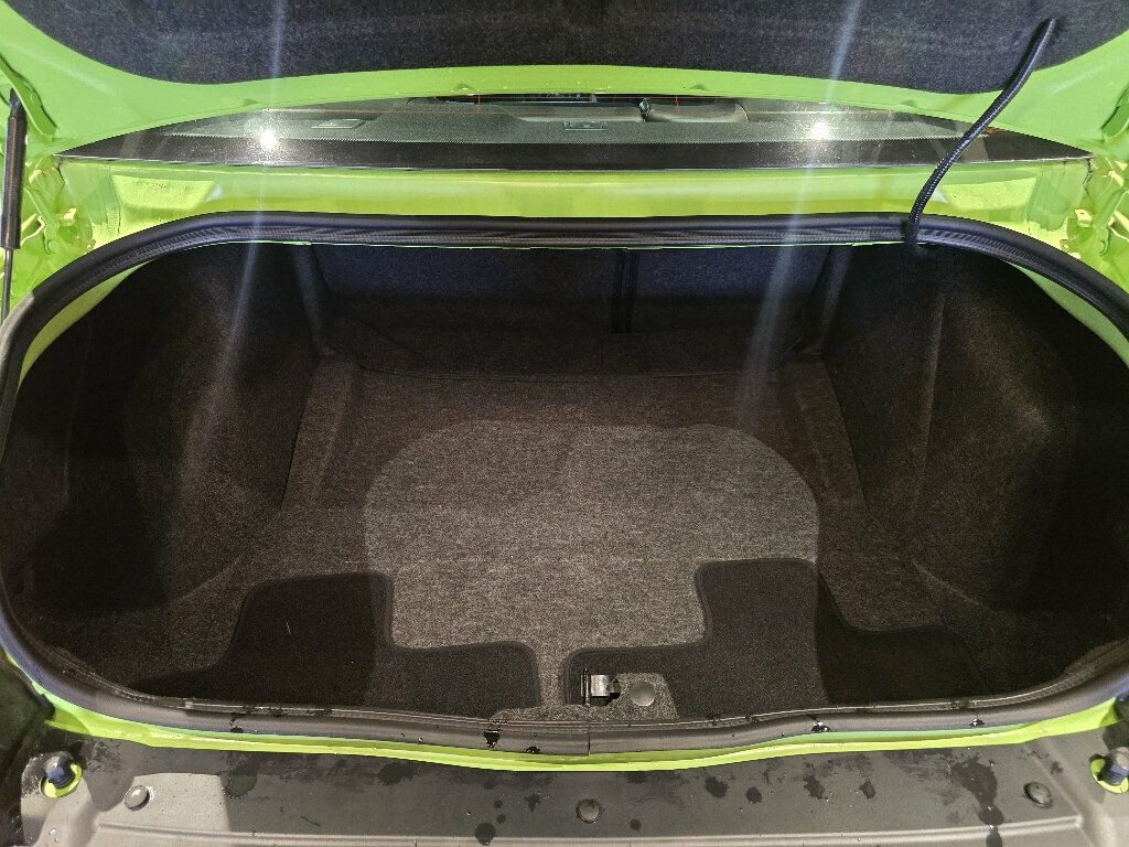 2023 Dodge Challenger R/TScatPackWidebody/RWD/TechnologyGroup/PlusPkg/CarbonInteriorPk - 23090366 - 18