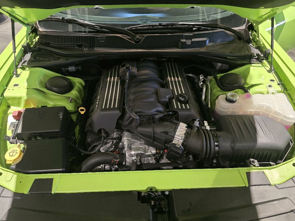 2023 Dodge Challenger R/TScatPackWidebody/RWD/TechnologyGroup/PlusPkg/CarbonInteriorPk - 23090366 - 32