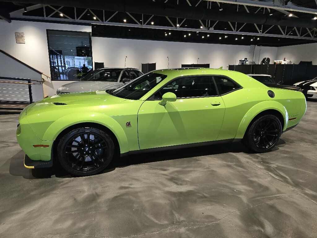 2023 Dodge Challenger R/TScatPackWidebody/RWD/TechnologyGroup/PlusPkg/CarbonInteriorPk - 23090366 - 7