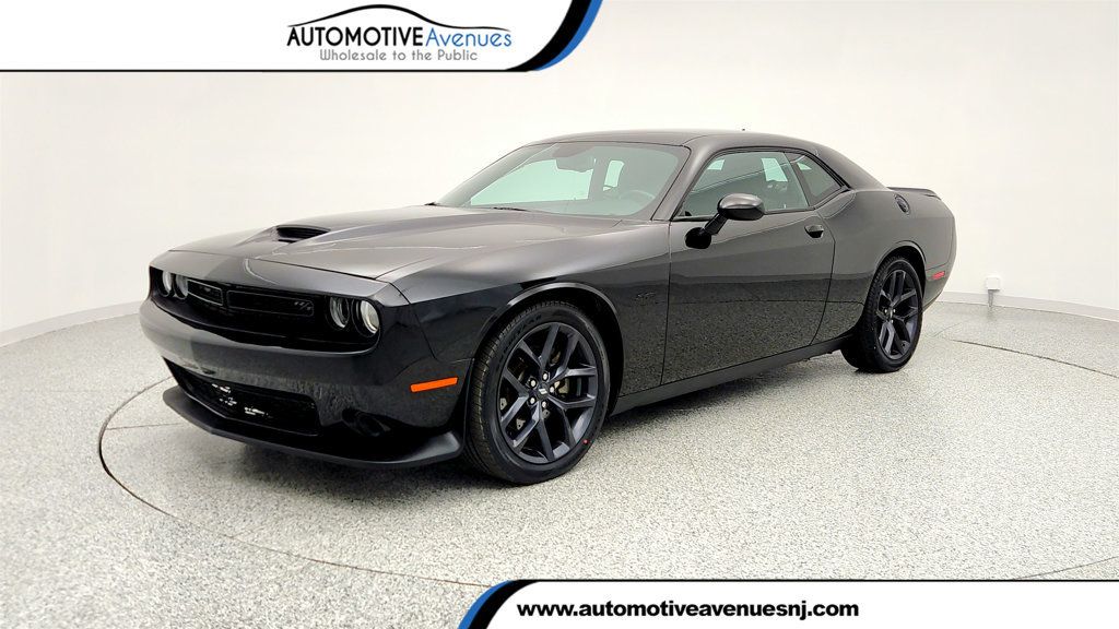 2023 Dodge Challenger R/T with 4C NAV, Blacktop Package & Alpine Audio Group (372 hp) - 22970709 | Video 1