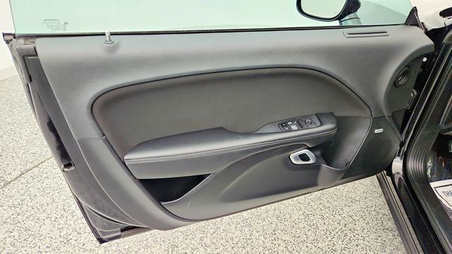 2023 Dodge Challenger R/T with 4C NAV, Blacktop Package & Alpine Audio Group (372 hp) - 22970709 - 9