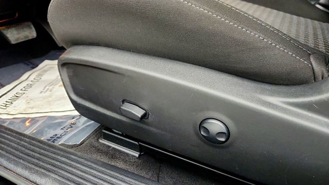 2023 Dodge Challenger R/T with 4C NAV, Blacktop Package & Alpine Audio Group (372 hp) - 22970709 - 10