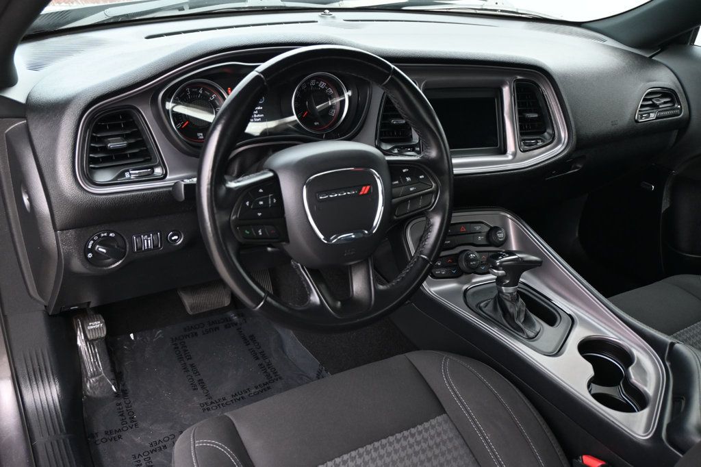 2023 Dodge Challenger SXT photo 3