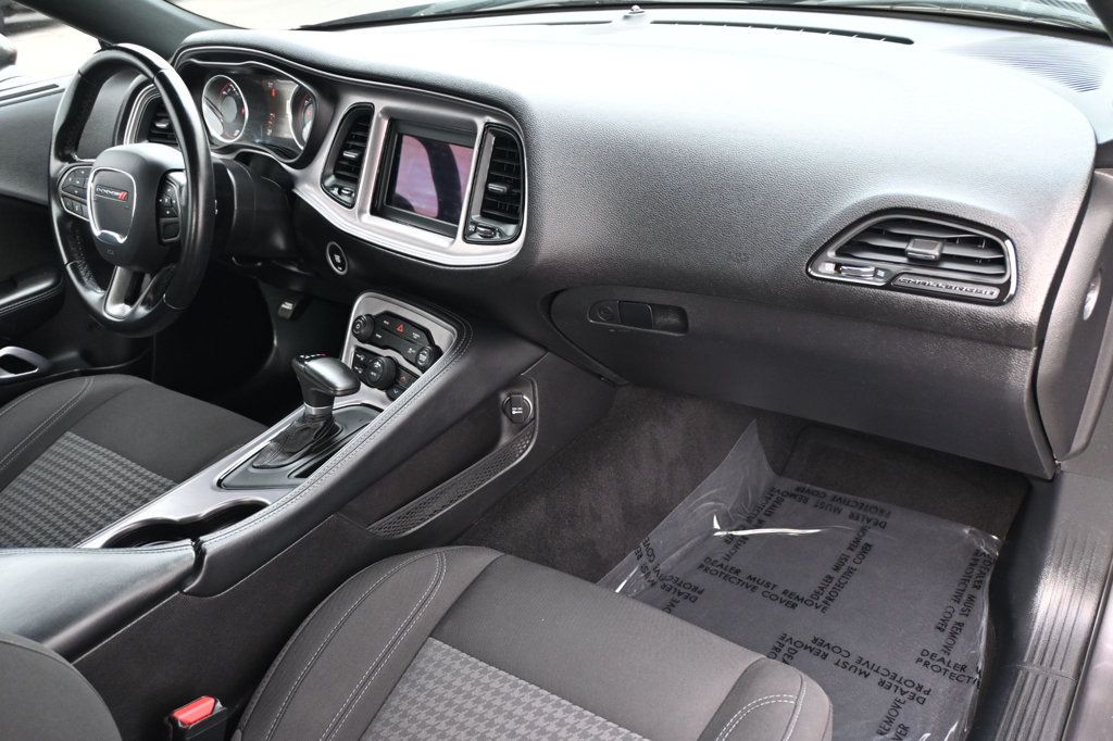 2023 Dodge Challenger SXT photo 4