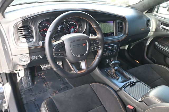 2023 Dodge Charger Scat Pack Widebody HEMI Orange Pkg Carbon/Suede Interior Pkg - 22982114 - 11