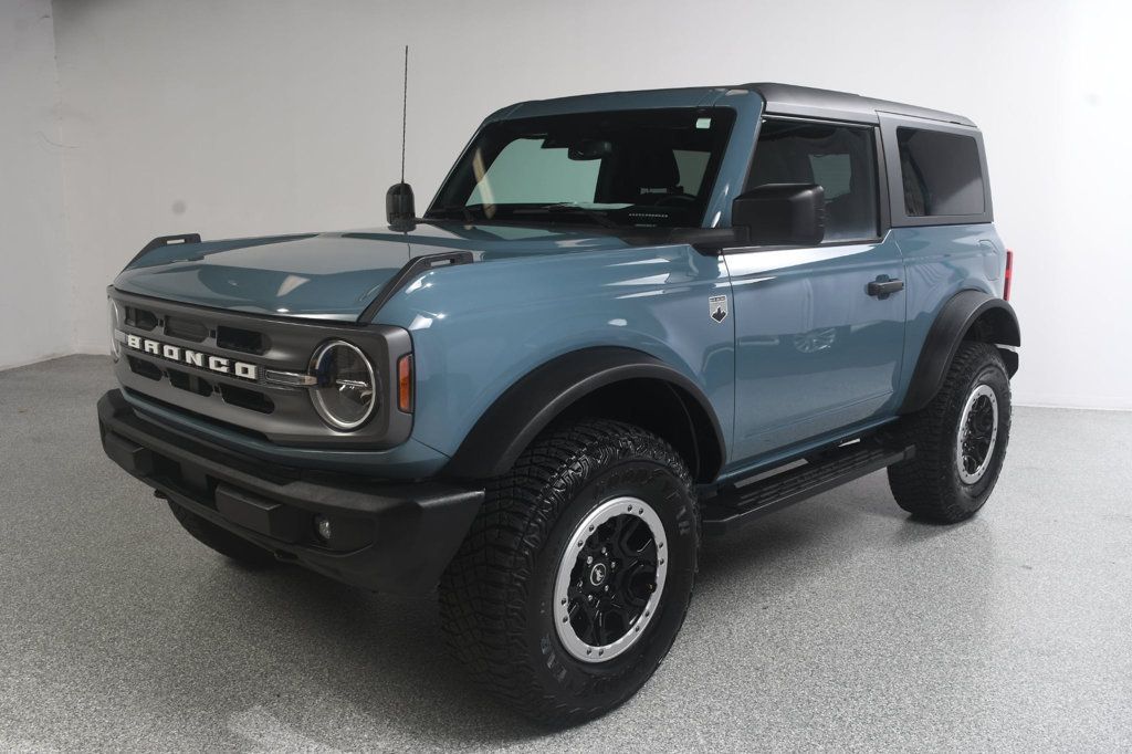 Ford Bronco photo 2