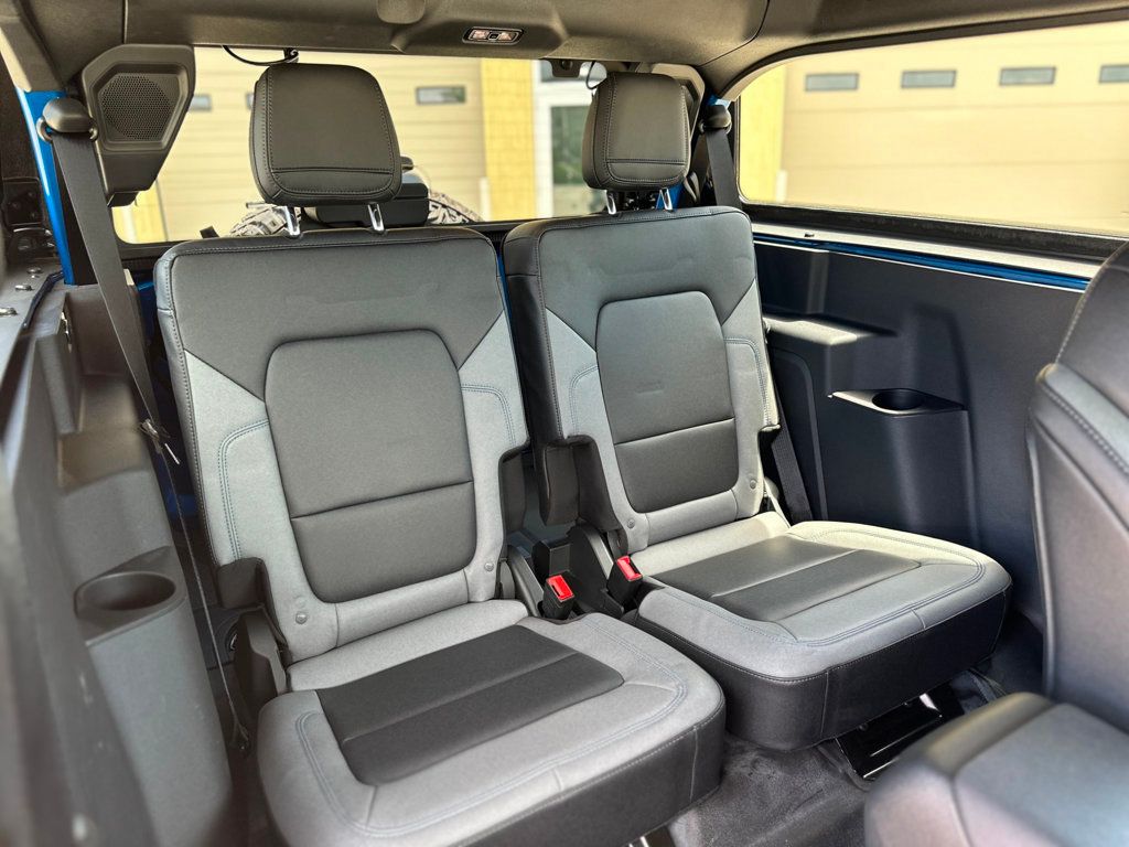 2023 Ford Bronco Black Diamond photo 12