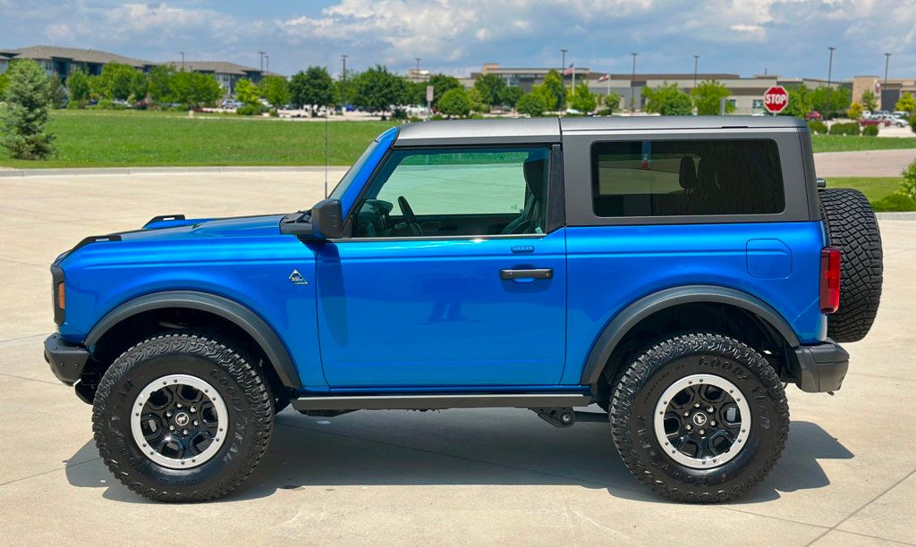 2023 Ford Bronco Black Diamond photo 2
