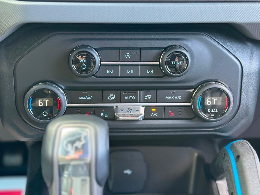 2023 Ford Bronco Black Diamond photo 20