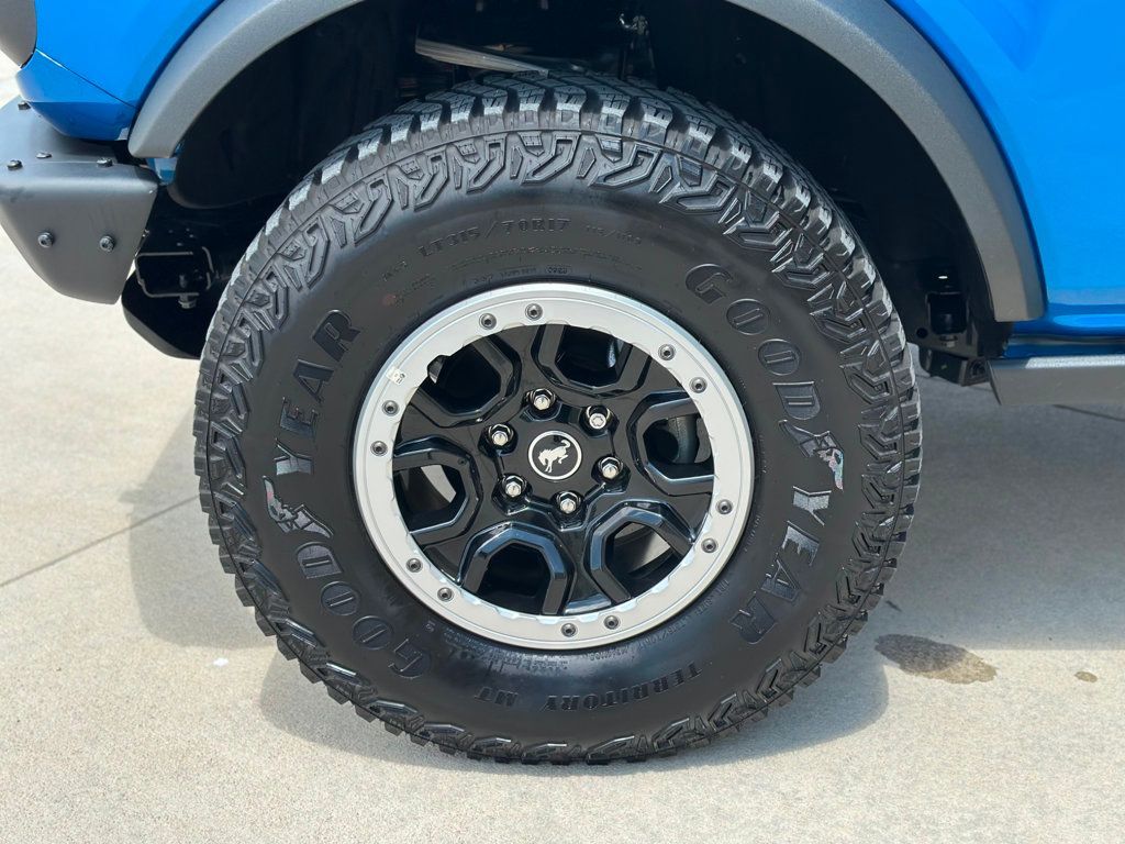 2023 Ford Bronco Black Diamond photo 25