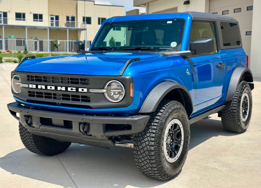2023 Ford Bronco Black Diamond photo 3