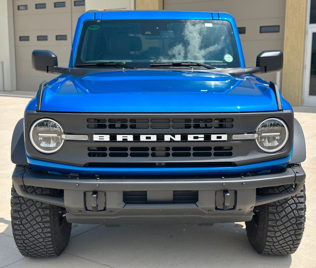 2023 Ford Bronco Black Diamond photo 4