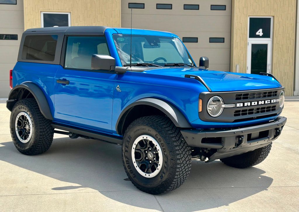 2023 Ford Bronco Black Diamond photo 5