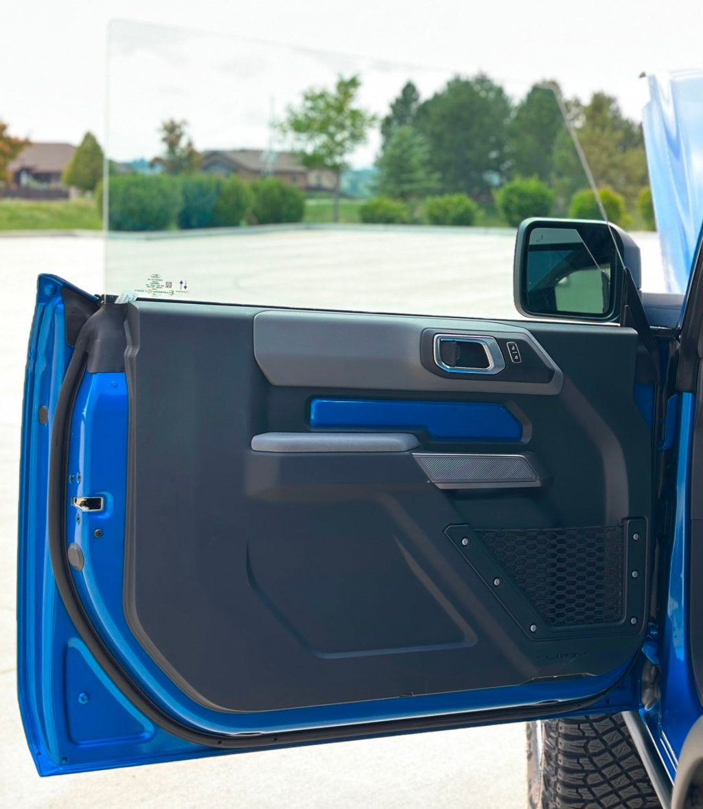 2023 Ford Bronco Black Diamond photo 9